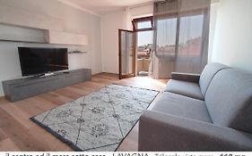 Il Centro Ed Il Mare Sotto Casa